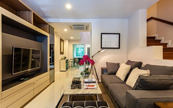 3BR (200sqm.) + guest pool and close to BTS/MRT!