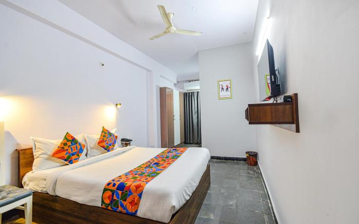FabHotel VK Luxury Room's - Nr UMCC Shahpur, Jeedimetla