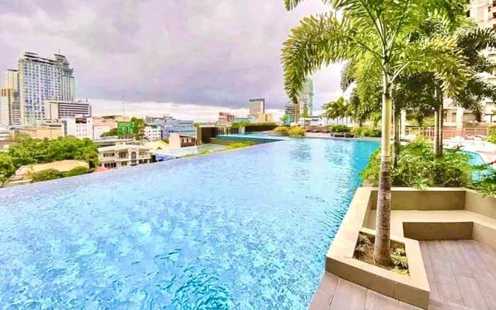 Mid-Town Cebu City Condo with Balcony