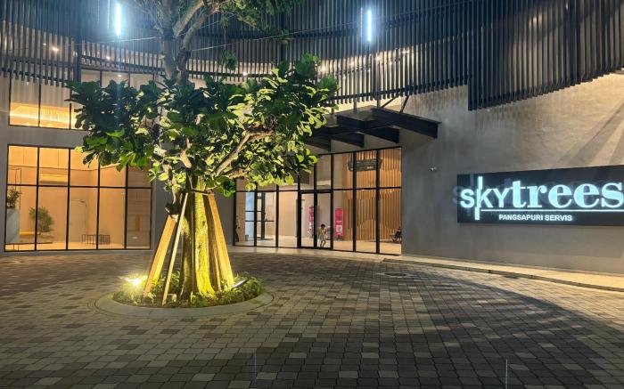 Sky Trees  Comfort room With Simple Design Concept