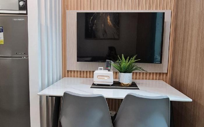 Neo Suite 1BR facing pool Shore 2 Tower 3