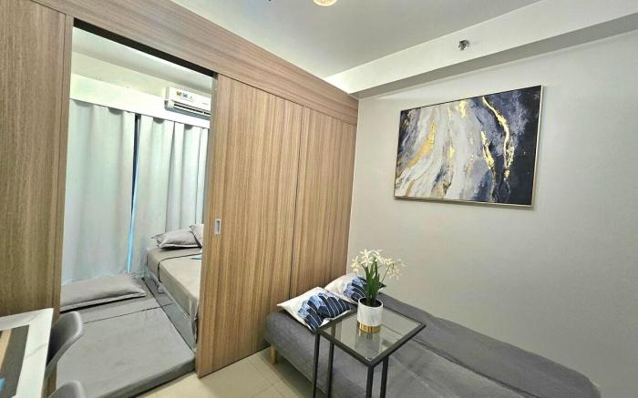 Neo Suite 1BR facing pool Shore 2 Tower 3