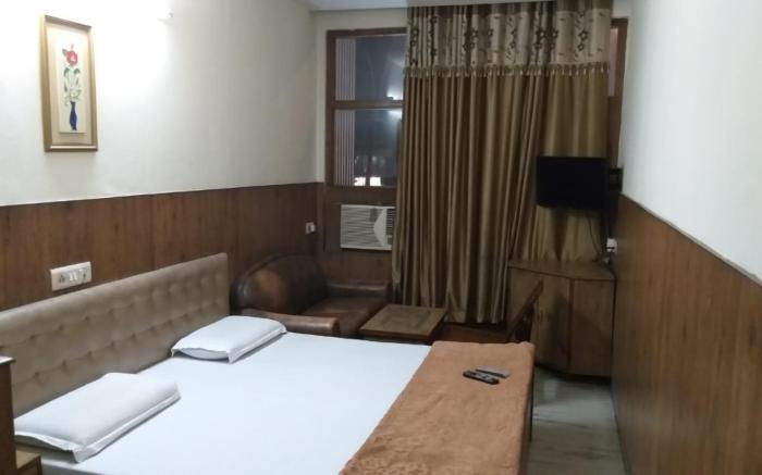 Goroomgo Hilroz Amritsar