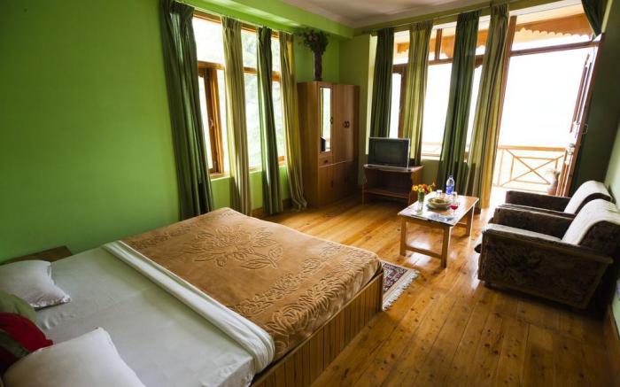 Snow capped Mountain View rooms at Manali