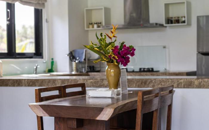 Deluxe Apartment, 75 m from Balian Surf Spot