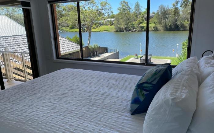 The Dora Creek Waterfront Lakehouse