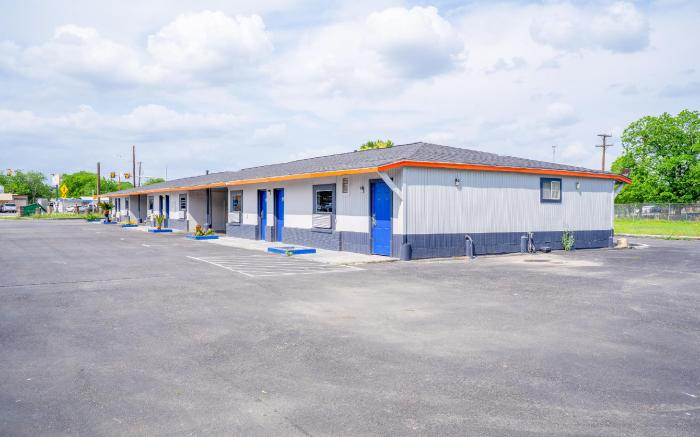 Alamo Oasis Inn and Suites By OYO San Antonio