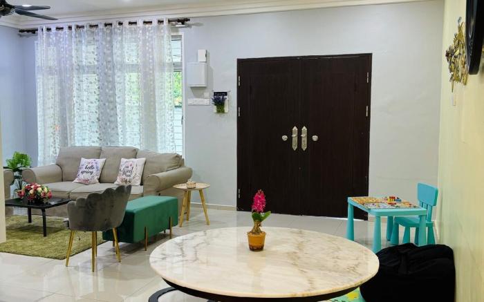 Kuantan Sri Setali |Spacious 13Pax Home| Iconique