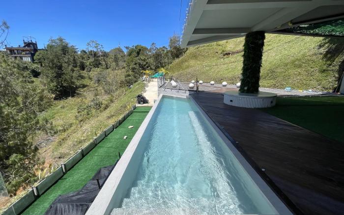 The ELeMYNT Suites Boutique