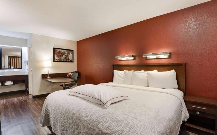 Super 8 by Wyndham Deerfield/Northbrook