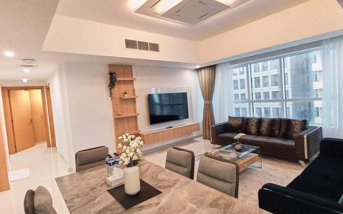 Deluxe Apartment, Royal Home, Beach View