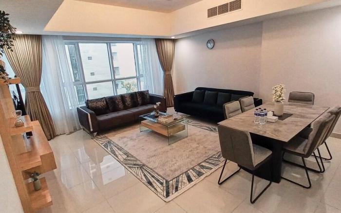 Deluxe Apartment, Royal Home, Beach View