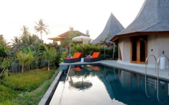 The Sender Pool Suites