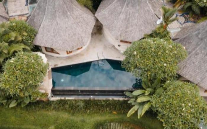The Sender Pool Suites