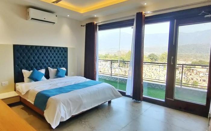 The Crown: A Pinnacle of Luxury