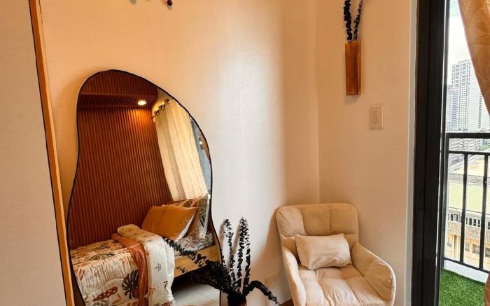 Elegant Condo w/ Balcony, Makati