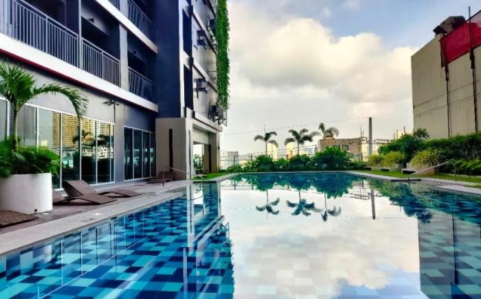 Vibrant Makati Condo w/ Balcony, Pool & Gym *22