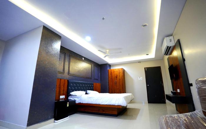 Hotel Saaradhi Grand