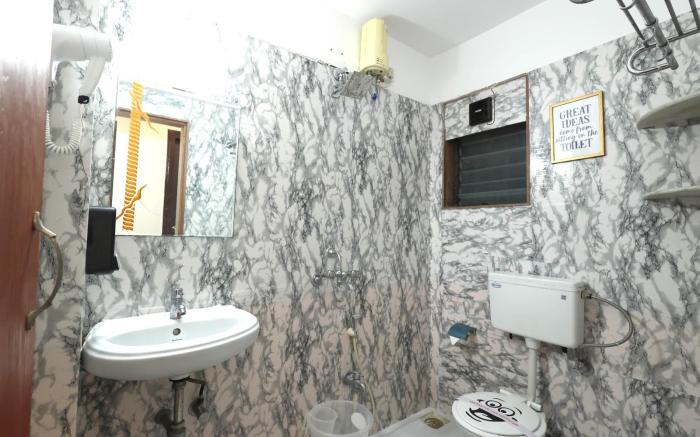 Family-Friendly 2 BHK in IIT Powai for Travelers