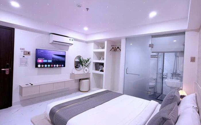 The Luxury Hotel 