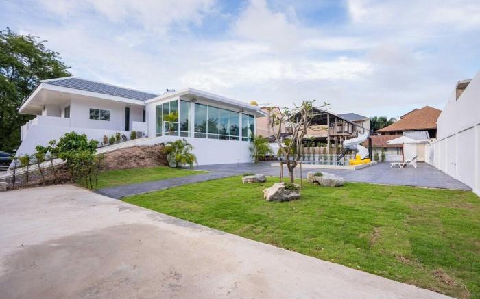 Royal beach pool villa @cha-am พูลวิลล่าชะอำ