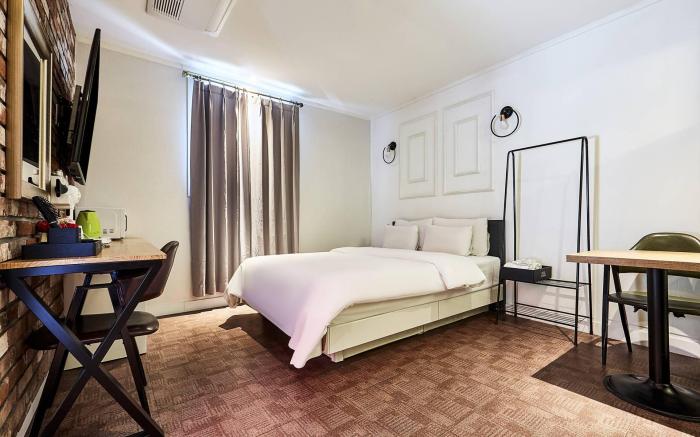 Avenue Hotel