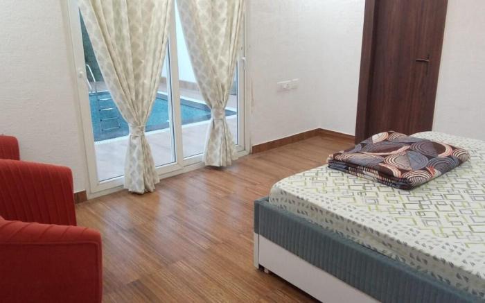 VacationBuddy Elysian Farm with Pool @ Noida