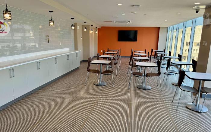 Super 8 by Wyndham Bronx Near Stadium