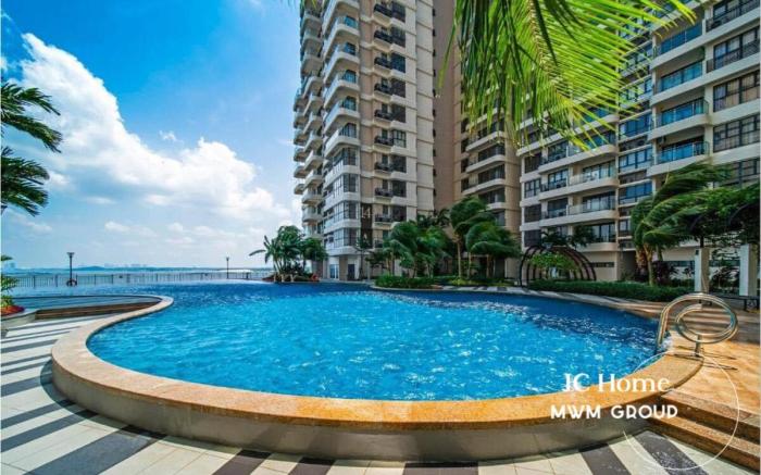 Holiday House Walkable to Beach Danga bay