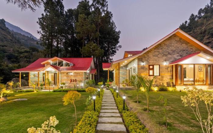 River Side Cottage With Private Lawn