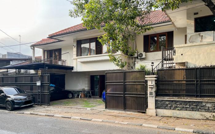 Urbanview de’ Dharmawangsa Suite Hotel