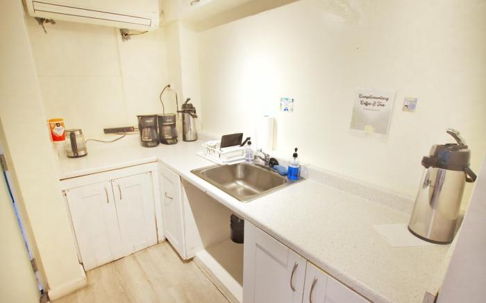 Waikiki Beachside Hostel