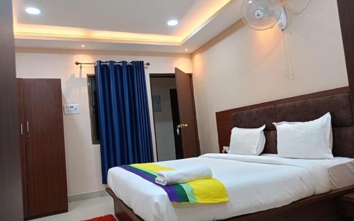 Goroomgo Kashi Grand Residency Varanasi Near BHU Hyderabad Gate