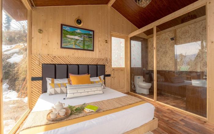 Bastiat Stays| Stunning Glass House With Jacuzzi