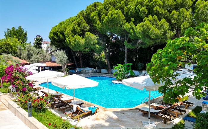 Risus Garden Marina Hotel
