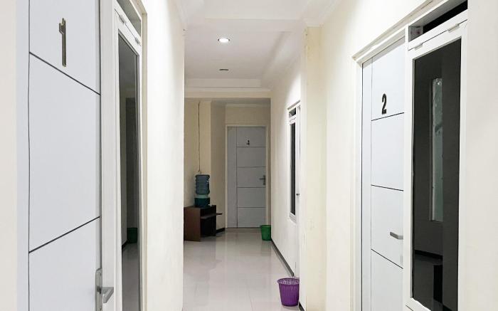 RedDoorz Syariah Nanna Homestay Near Dino Park
