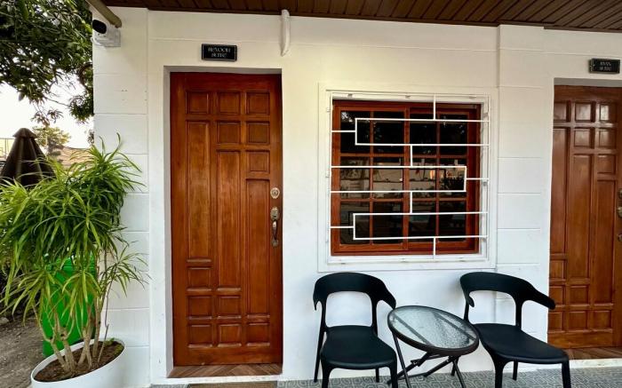 Solstice Suites-Errol Suites (good for 44-46 pax)