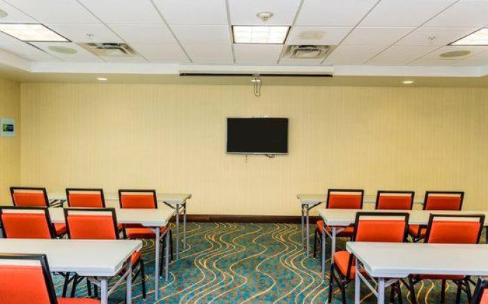 Holiday Inn Express & Suites Cheektowaga North East By IHG