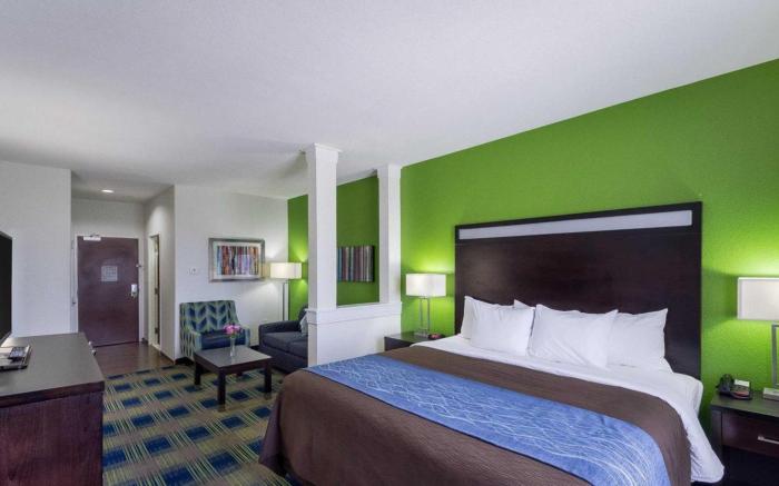 Comfort Inn & Suites Victoria North