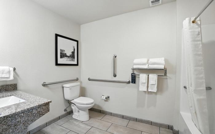 Cobblestone Hotel & Suites - Bellefontaine
