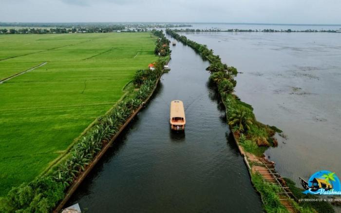 Vaishnav Houseboat