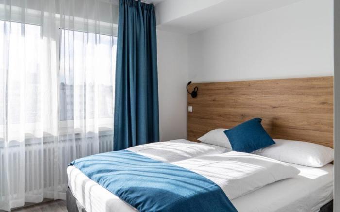 Hotel 83