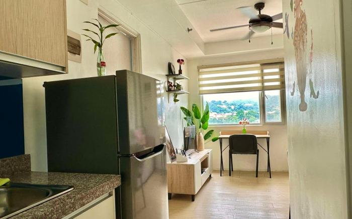 Spacious 1-Bedroom Condo-Ortigas Ave with Queenbed