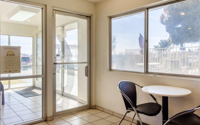 Studio 6  Mojave, CA - Airport