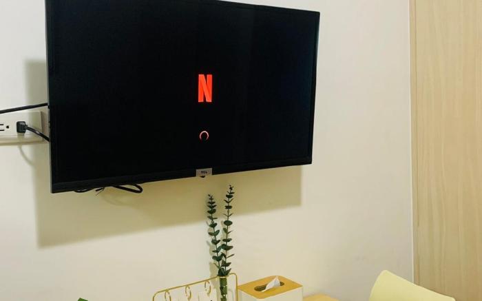 SMDC light condo w/ balcony Connected to MRT MALL