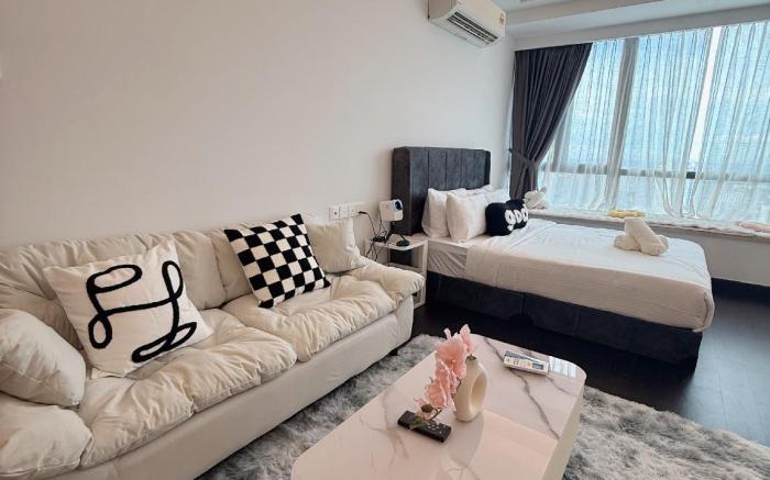 R&F Cozy Studio with projector (no parking)