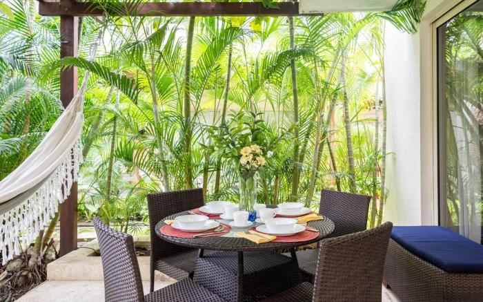 The Best Location & Comfort At Walled City!