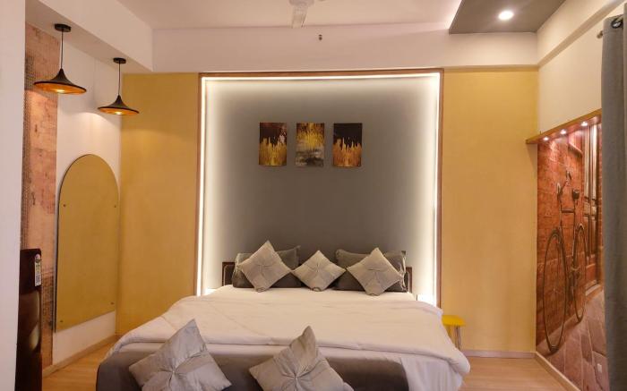 Royal Stay Blue @ DLF MYPAD