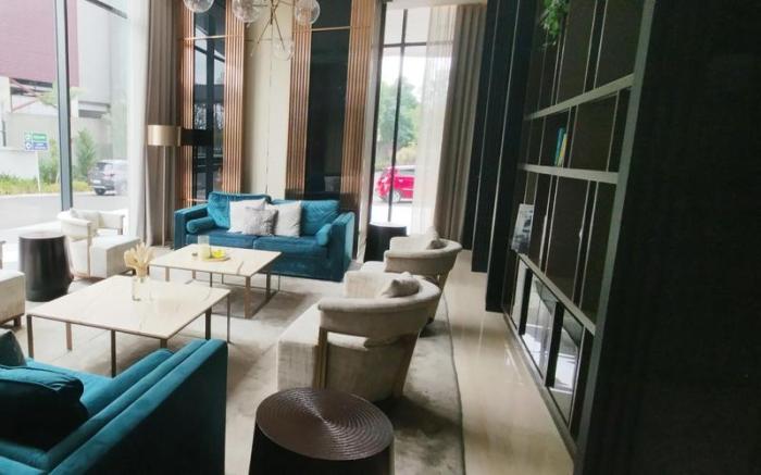 Living 1BR at Grand Sungkono Lagoon By Travelio
