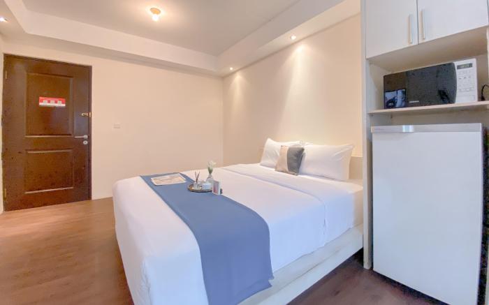 Studio Cozy at Metropark Condominium By Travelio